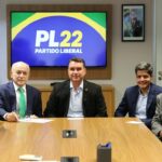 ACM Neto se reúne com Flávio Bolsonaro e tese sobre aliança “anti-PT” na Bahia ganha corpo